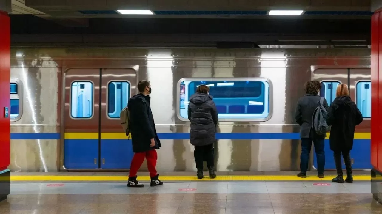 Алматы метросында жолаушылар төбелесіп қалды