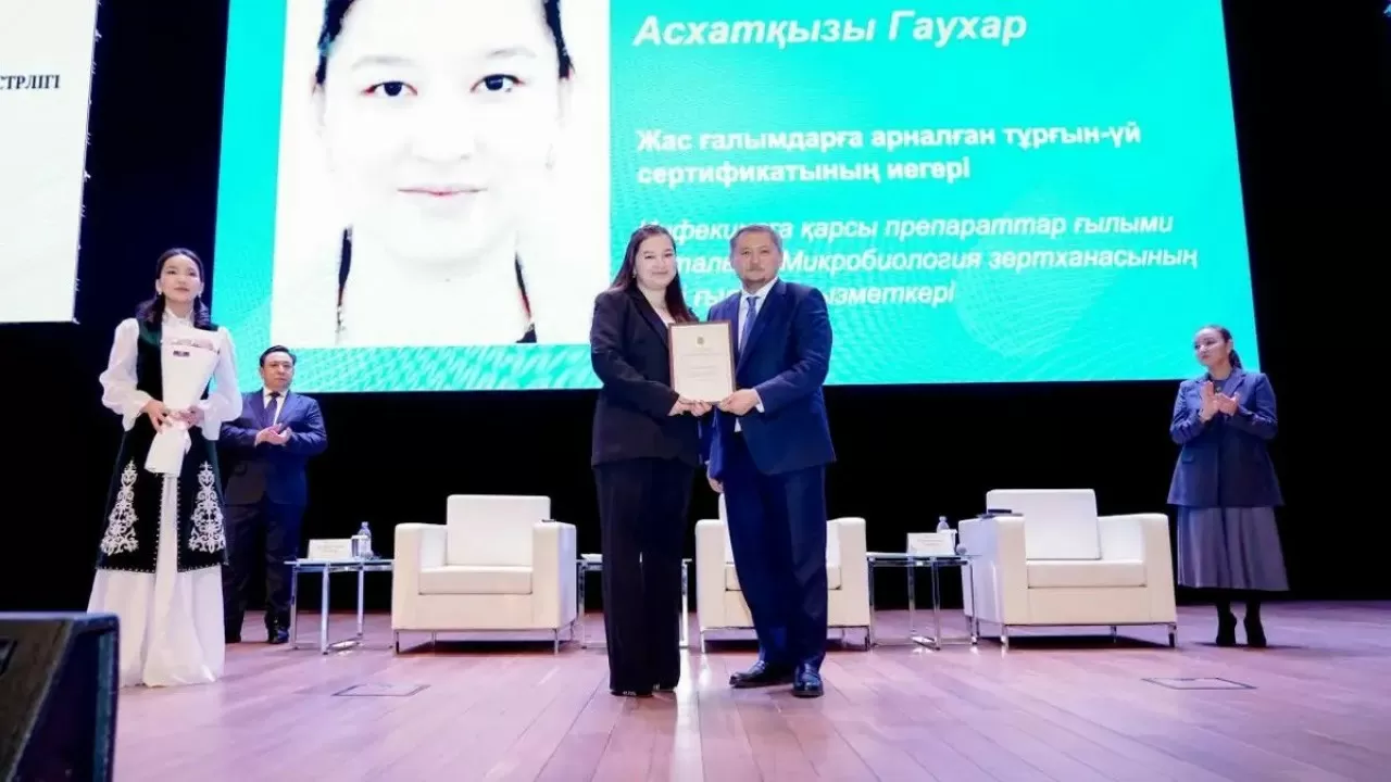 Қазақстанның 17 жас ғалымына пәтер берілді