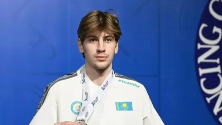 Кирилл Проходов семсерлесуден Азия чемпионатында күміс жүлде жеңіп алды