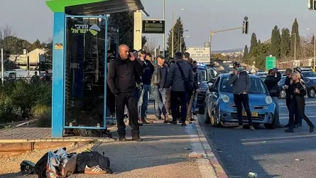 Израильде жеңіл көлік аялдамада тұрған 30-дан астам адамды қағып кетті