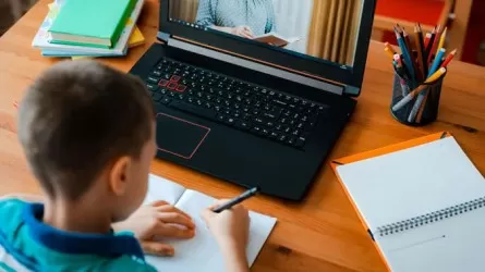 Бүгін қостанайлық оқушылар қашықтан оқиды