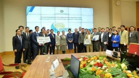 Аида Балаева жас ақын-жазушыларға Президенттік арнаулы әдеби сыйлықты табыстады