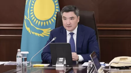 «Жолдың жағдайы әлі нашар»: Премьер-министр Батыс Қазақстан облысы әкімінің жұмысын сынға алды