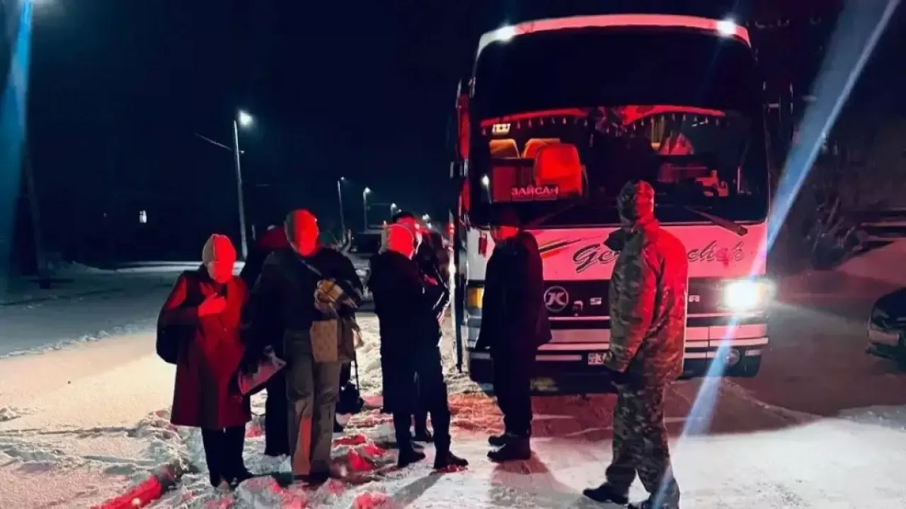 Жолаушылары бар 5 автобус жолда тұрып қалған 