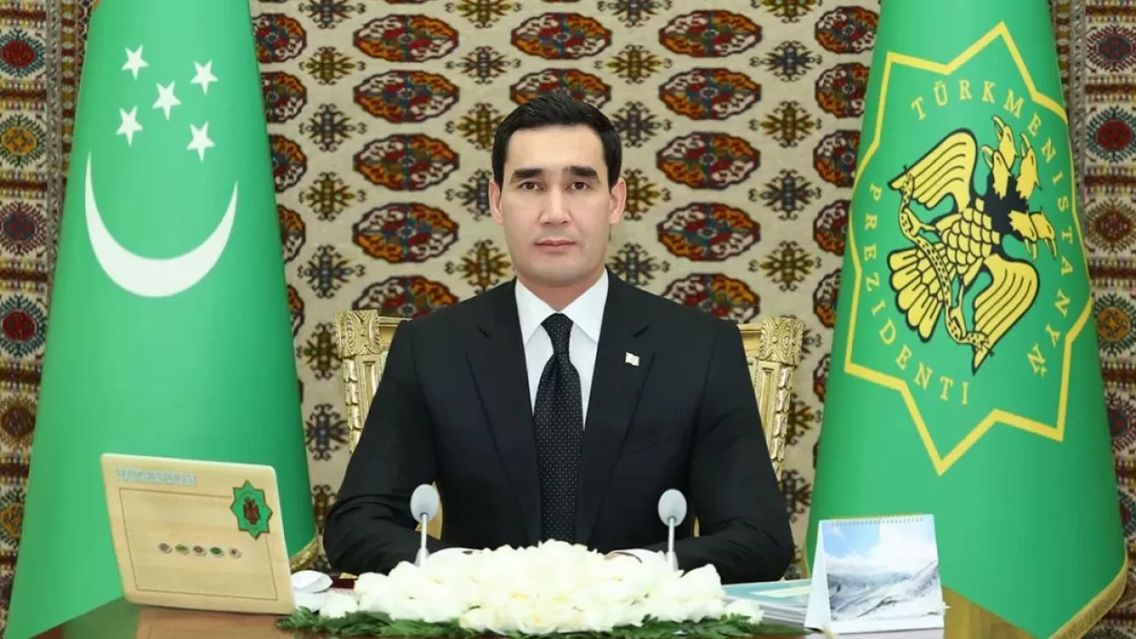 Президент Туркменистана помиловал более 300 осужденных в честь Ночи всемогущества 