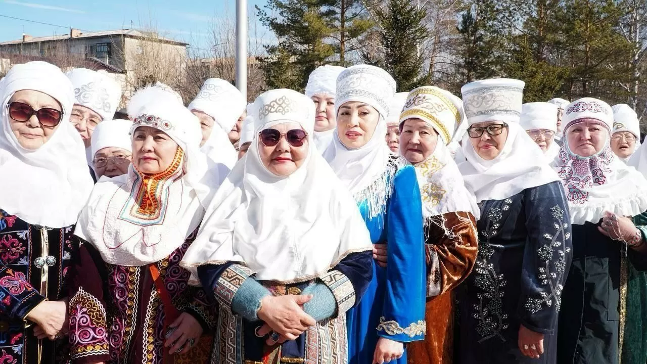 Көкшетауда да рекорд тіркелді: Кимешек киген аналар шеруі өтті