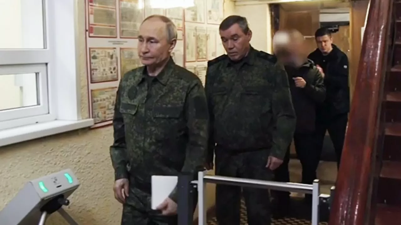 Путин в военной форме впервые посетил Курскую область