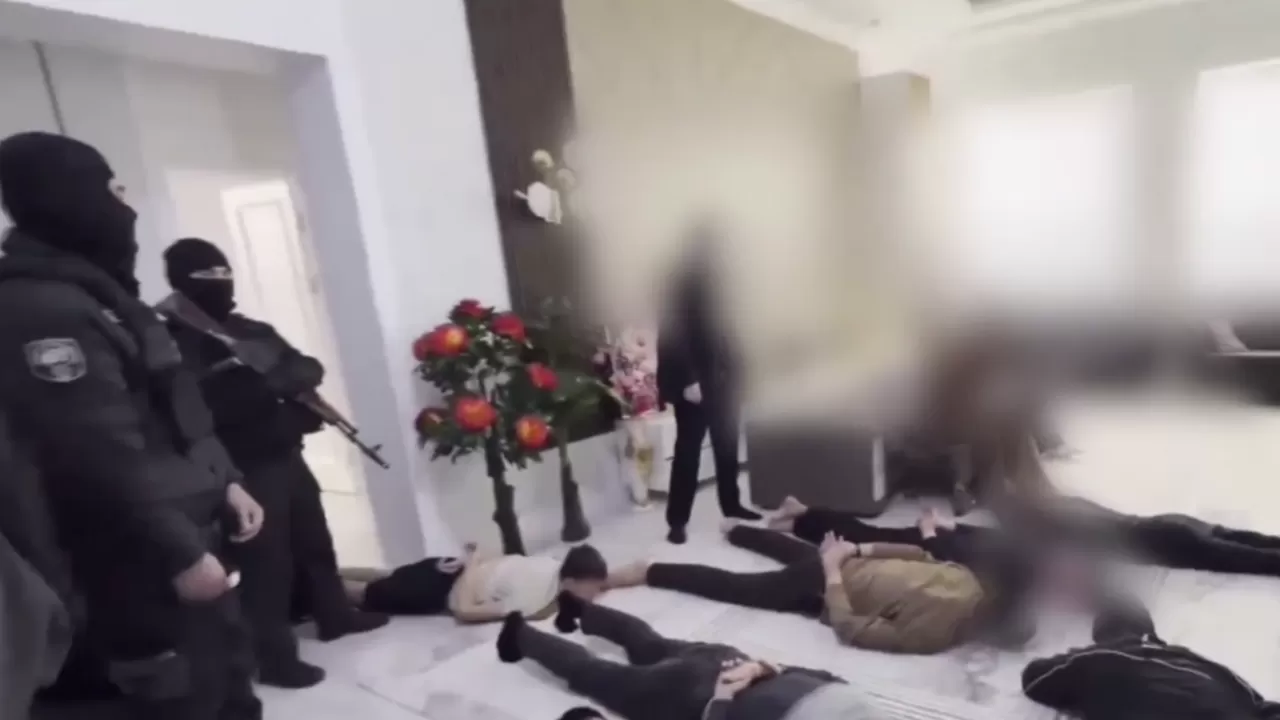 Тысячи казахстанцев поверили организаторам ювелирной финпирамиды   