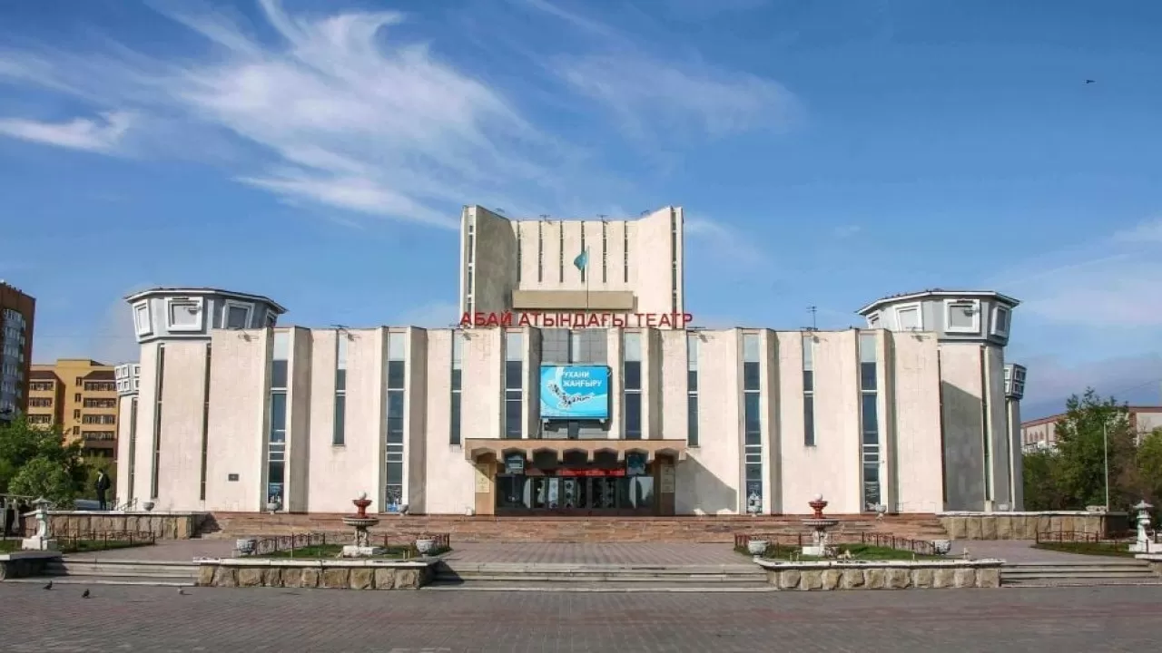 "Жай-күйі мәз емес": Мемлекет басшысы бизнес өкілдерін театрларға қолдау көрсетуге шақырды