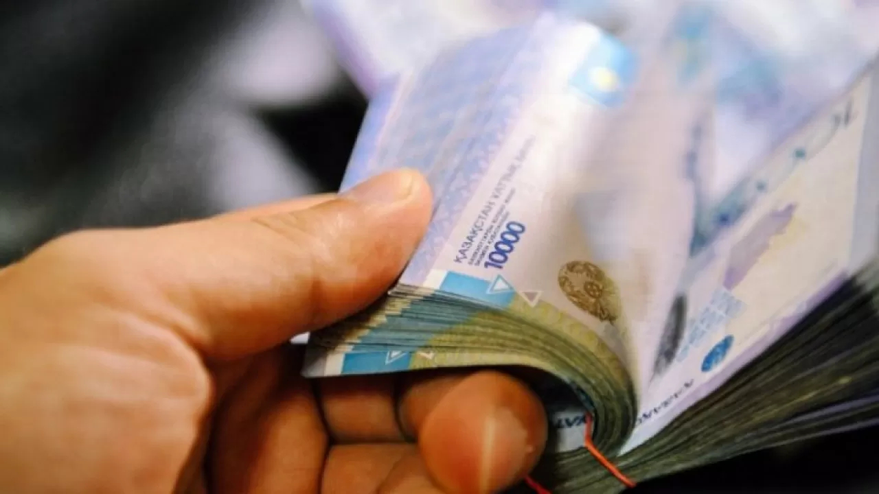 Ақмола облысында қызметкерлерге сыйақы береміз деген сылтаумен ақша жымқырылған
