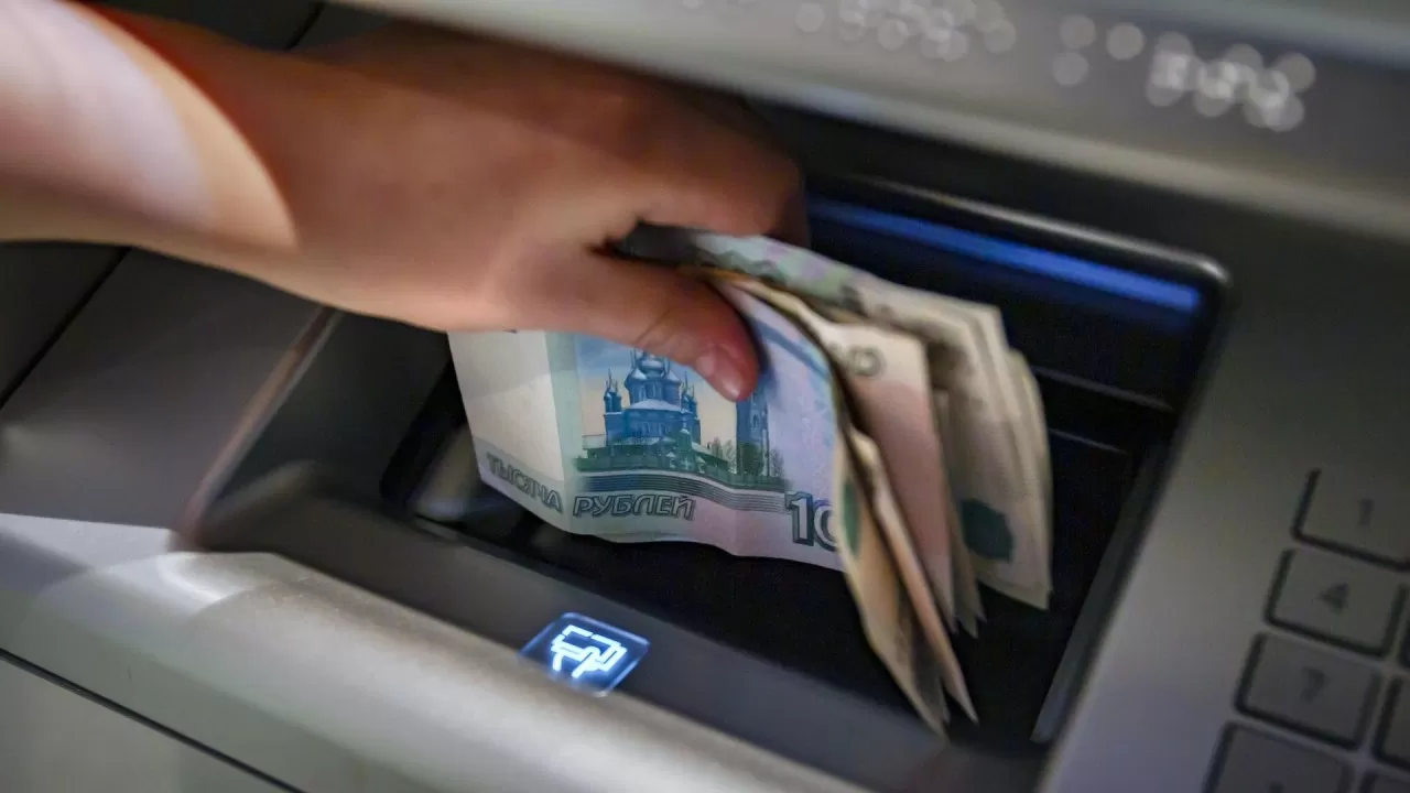 Ақшаның мына түрін банкоматтар қабылдамай тастайды