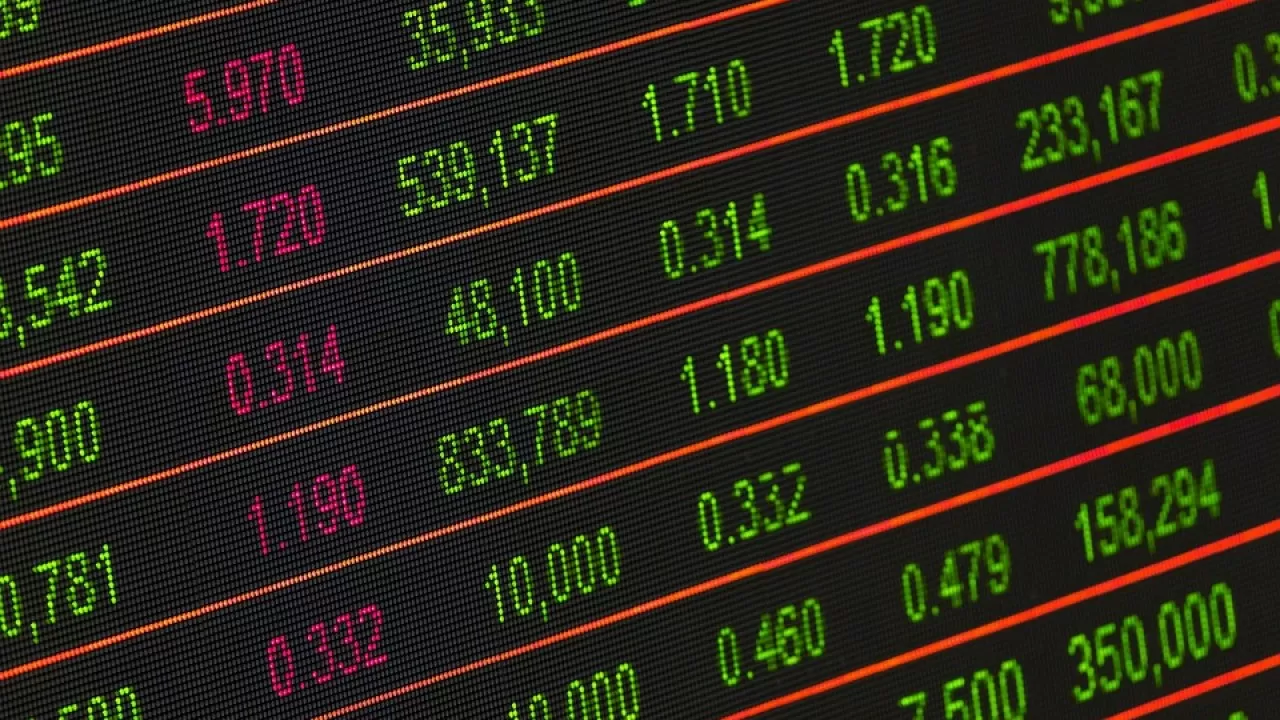 Только в помещениях обменного пункта разрешат размещать информстенды с курсами валют 
