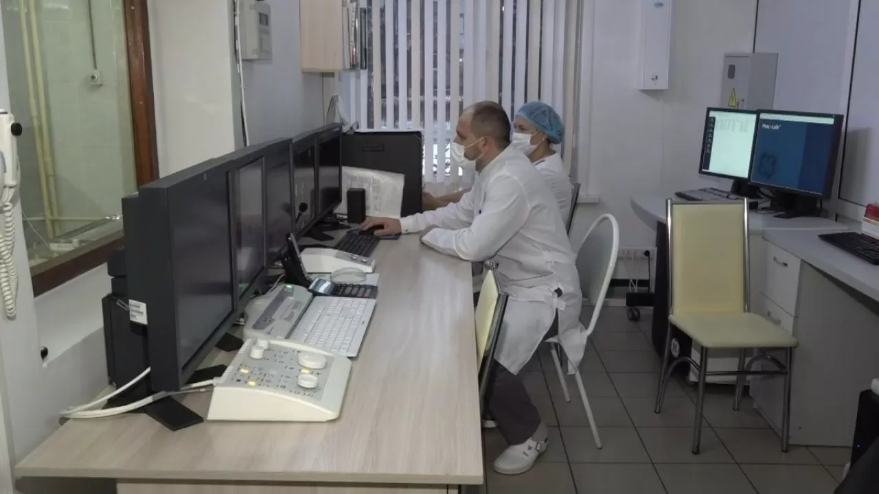 Өңірлерде медициналық қызметкерлер жетіспейтіні рас – Ермек Көшербаев 