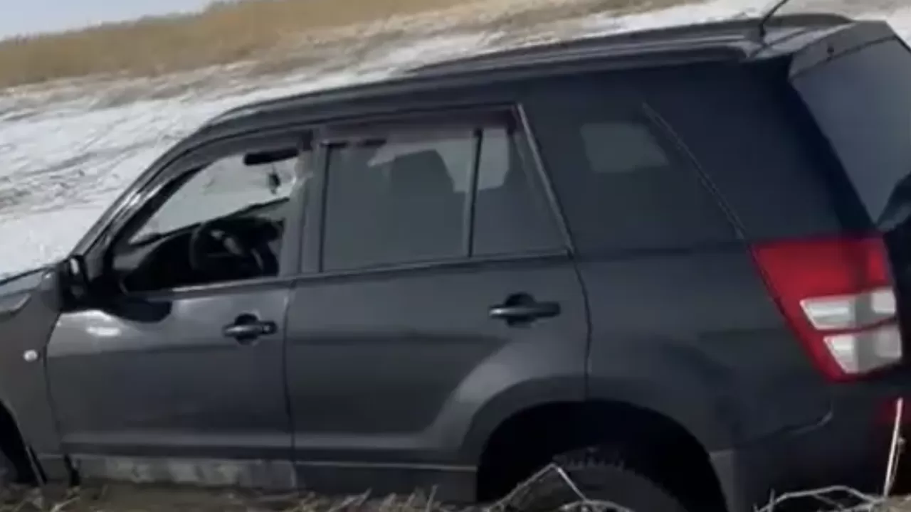 Бұқтырмада көлік мұз астына түсіп кетті