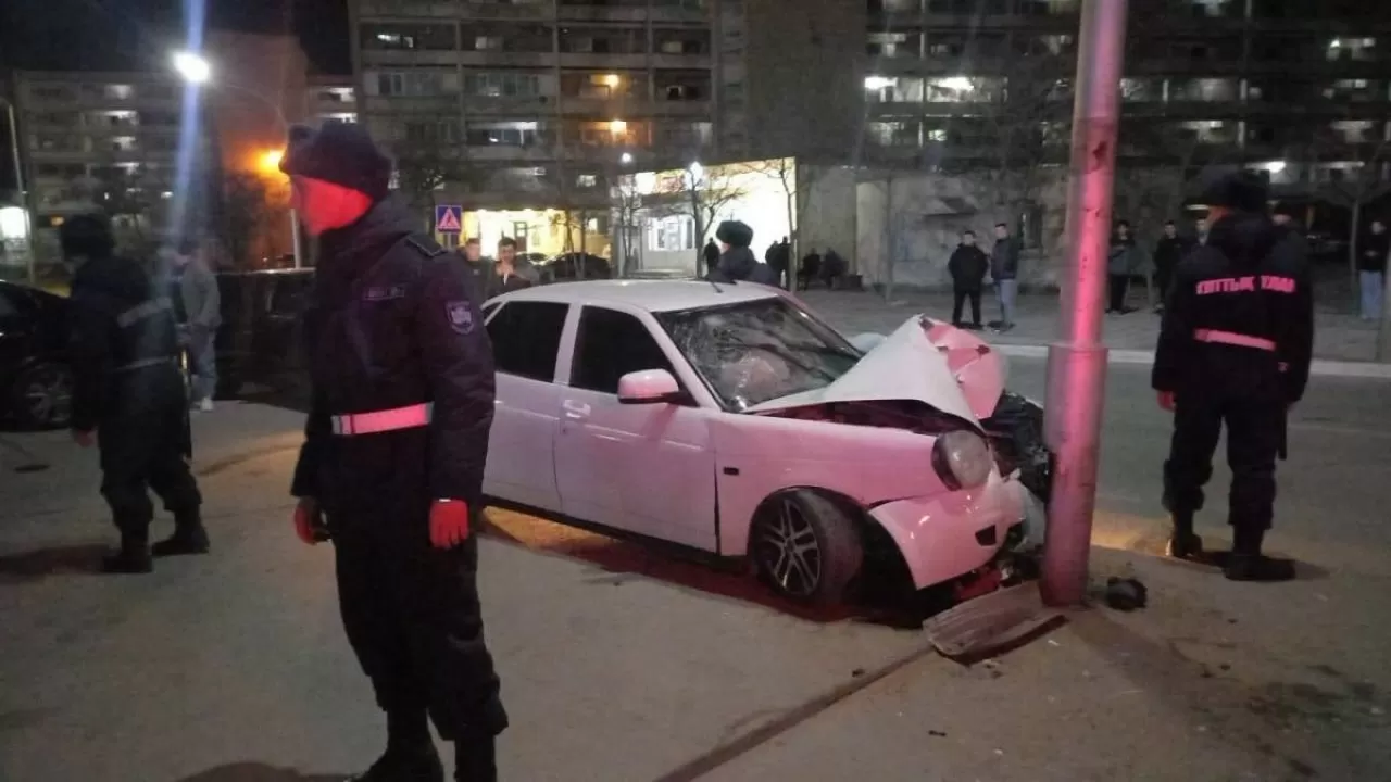 Ұландықтар жол апатынан зардап шеккендерге көмектесті
