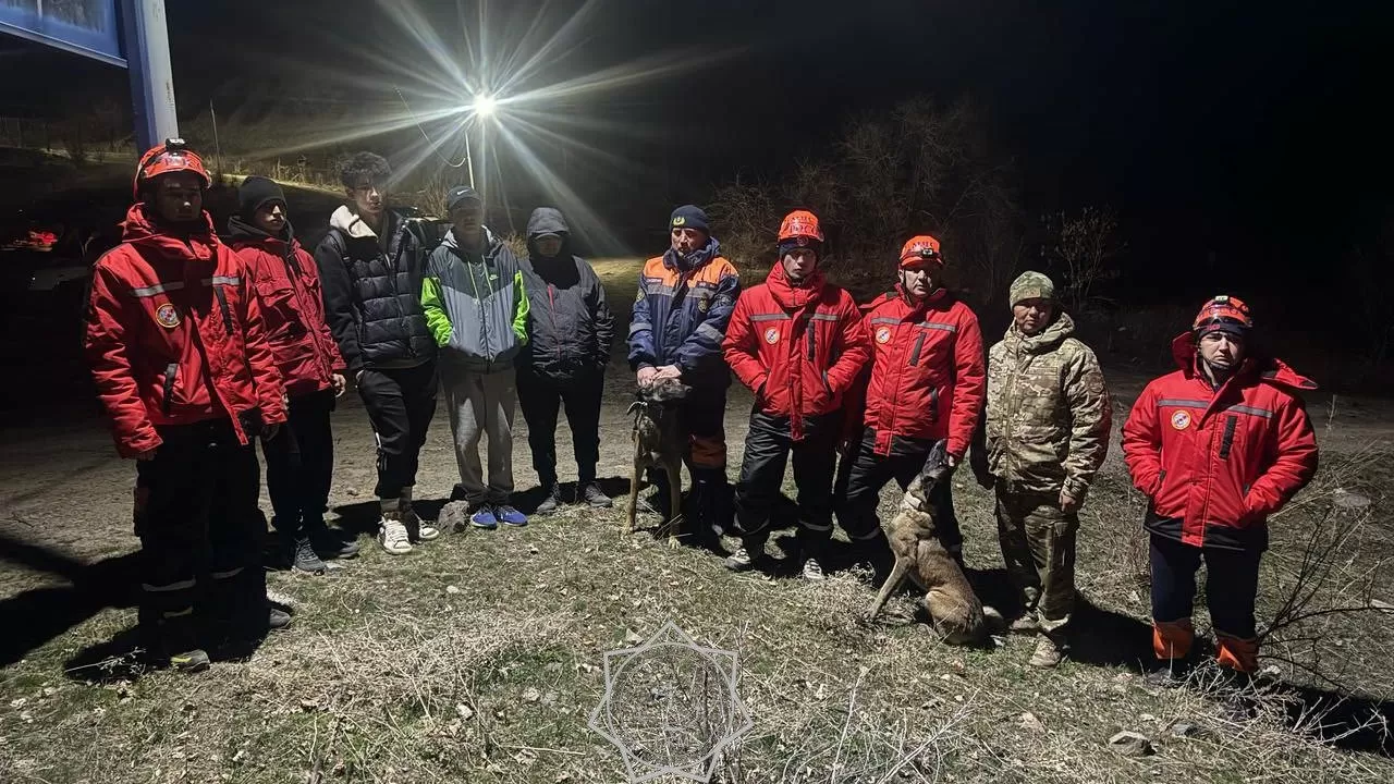 Взрослый и трое подростков пропали в горах Алматинской области