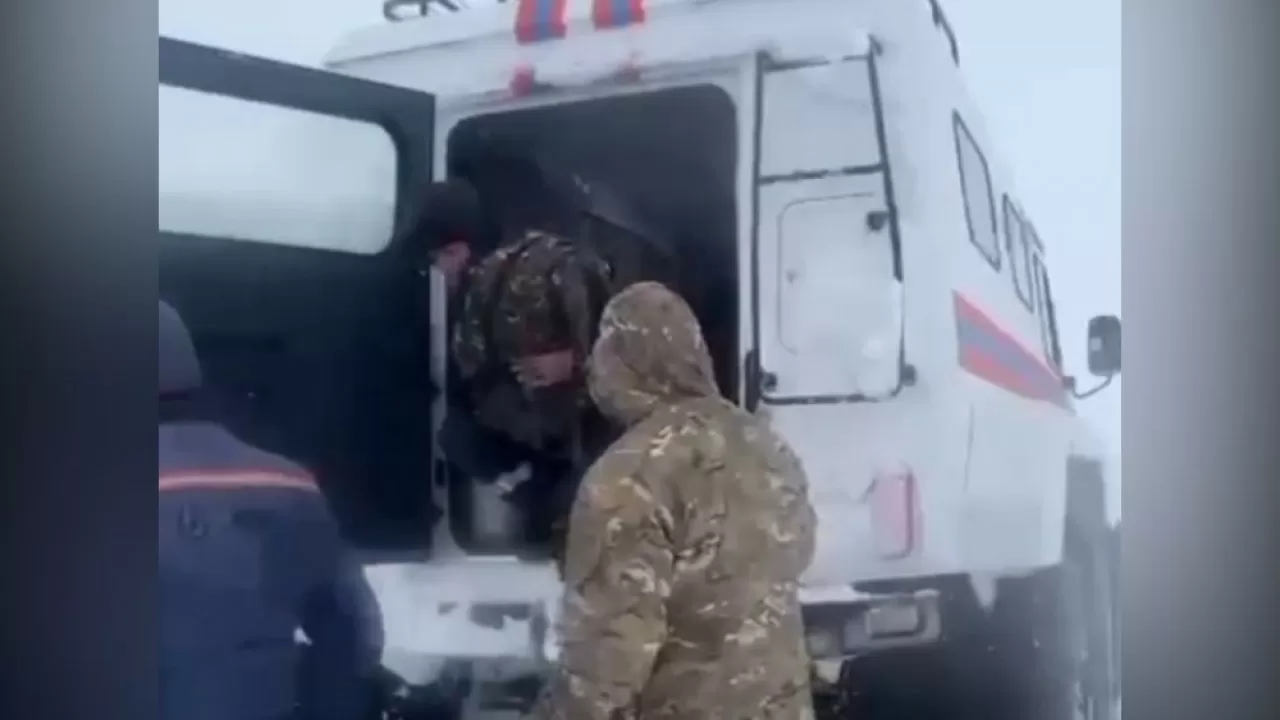 Атырау облысында 10 мұнайшы құтқарылды