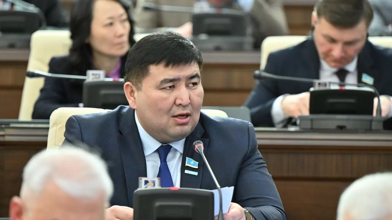 Елнұр Бейсенбаев халықтың медицина саласына көңілі толмайтынын айтты