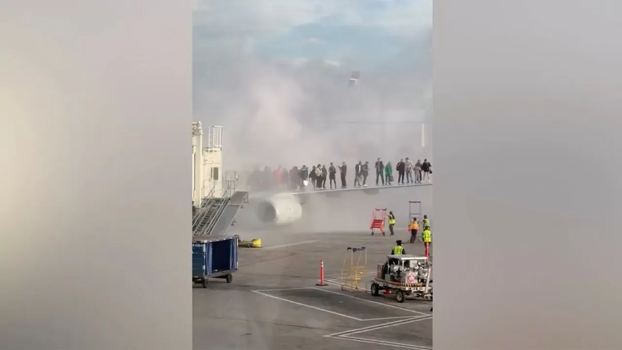 Загорелся самолет American Airlines со 172 пассажирами на борту