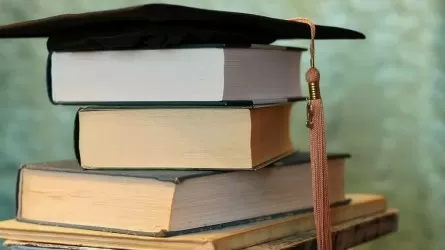 Разрешить обучение на бакалавра по стипендии "Болашак" предлагает миннауки