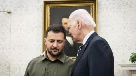 Трамп: Байденнің кезінде Зеленский АҚШ-тан ақшаны кәмпит сияқты алды