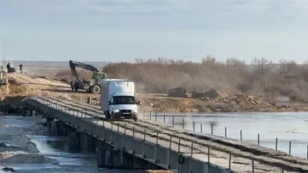 Технический мост вместо смытой водой насыпной переправы появился в Актюбинской области