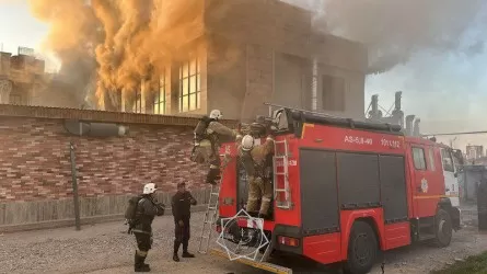 Крупный пожар произошел в одном из кафе Шымкента