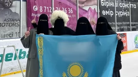 Мемлекеттік туды қорлаған қыздардың бірі 15 тәулікке қамалды