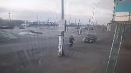 Велосипед мінген тұрғынға қатысты қайғылы жайт видеоға түсіп қалған