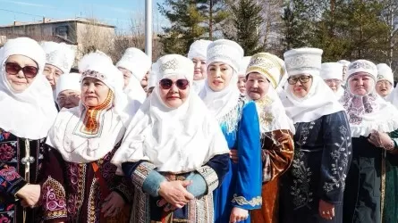 Көкшетауда да рекорд тіркелді: Кимешек киген аналар шеруі өтті