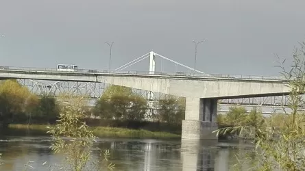 Движение по аварийному мосту ограничивают до двух полос в Семее 