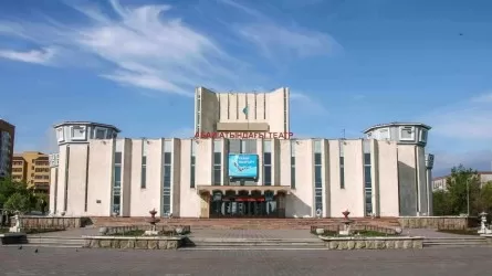 «Жай-күйі мәз емес»: Мемлекет басшысы бизнес өкілдерін театрларға қолдау көрсетуге шақырды