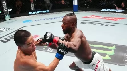 Көзін шұқып алды: Асу Алмабаев UFC-де алғаш рет жеңілді