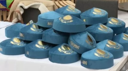 Астанада 1 сағатта 500 тақия тіккен қолөнершілер рекорд орнатты