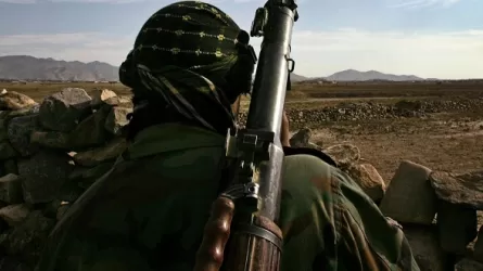 Около 400 человек взяли в заложники боевики в Пакистане