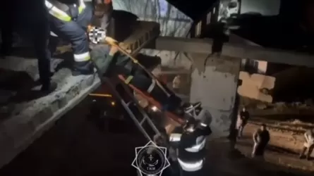 Жетісу облысында жасөспірімді бетон плита басып қалды