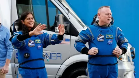 NASA астронавттары ғарышқа 8 күнге барып, 9 айдан соң Жерге оралды