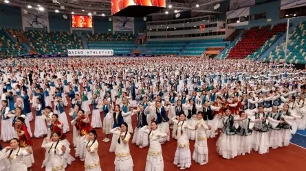 Астанада бір мезетте 3 мыңнан астам оқушы «Қамажай» биін биледі 