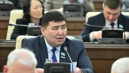 Елнұр Бейсенбаев халықтың медицина саласына көңілі толмайтынын айтты