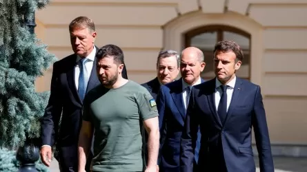Франция президенті армия басшыларын жинағалы жатыр