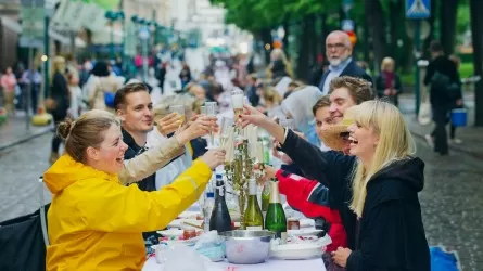Әлемдегі ең бақытты елдердің тізімі жарияланды, Қазақстан қай тұстан қол бұлғап тұр? 