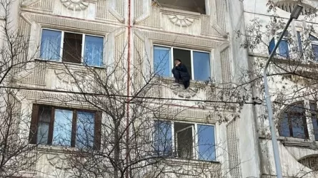Гвардеец спас женщину в Алматы 
