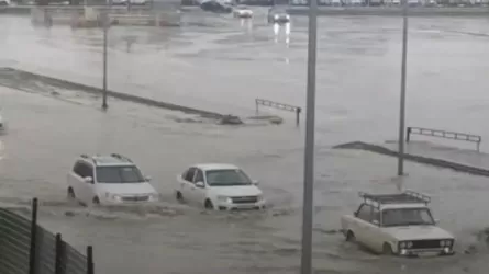 Ақтауда толассыз жауған жаңбырдан көшелерді су басты