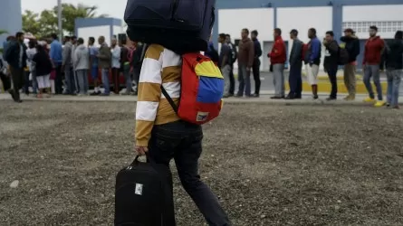 АҚШ-та заңды негізі жоқ мигранттарға елден кету қажеттігі ескертілді
