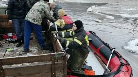 У границы Казахстана в России затопило город 