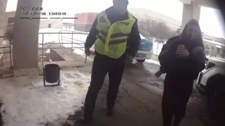 Полицейлер науқас баланы шұғыл түрде ауруханаға жеткізуге көмектесті