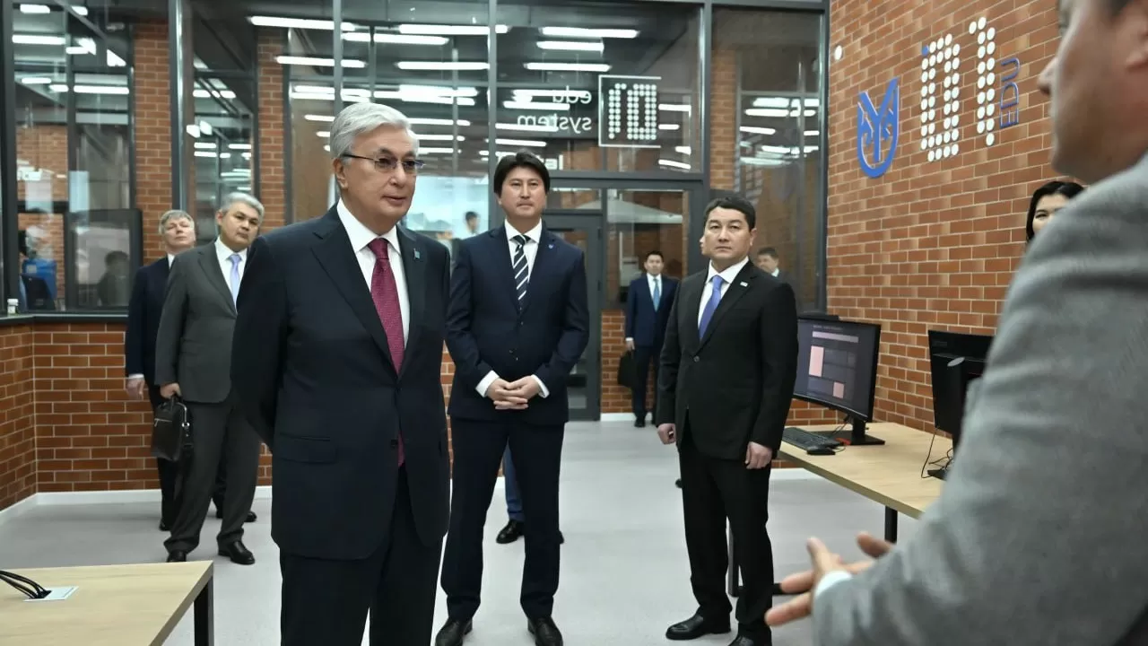 Мемлекет басшысы Yessenov Technopark қызметімен танысты