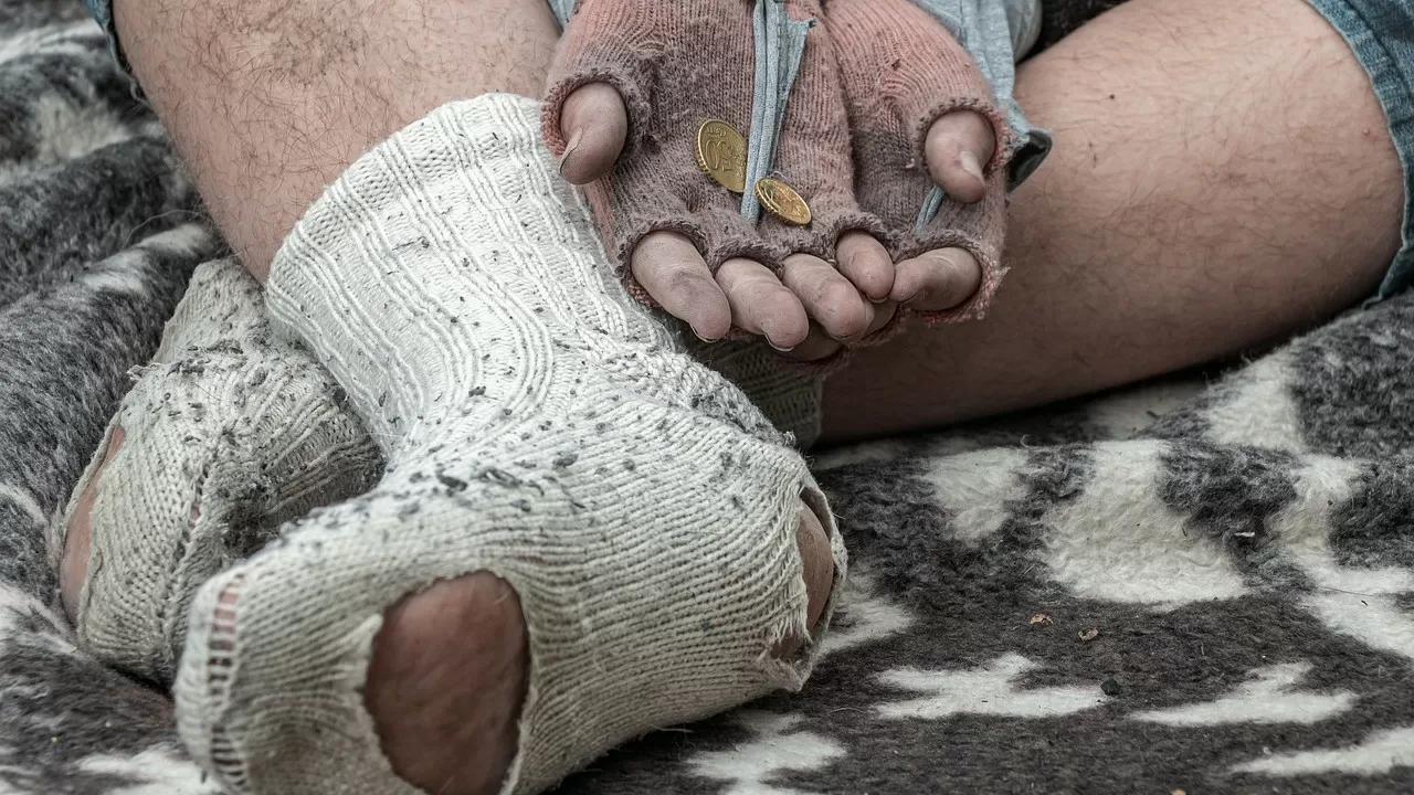 Скандал: бездомных насильно вывезли из Алматы в Конаев  