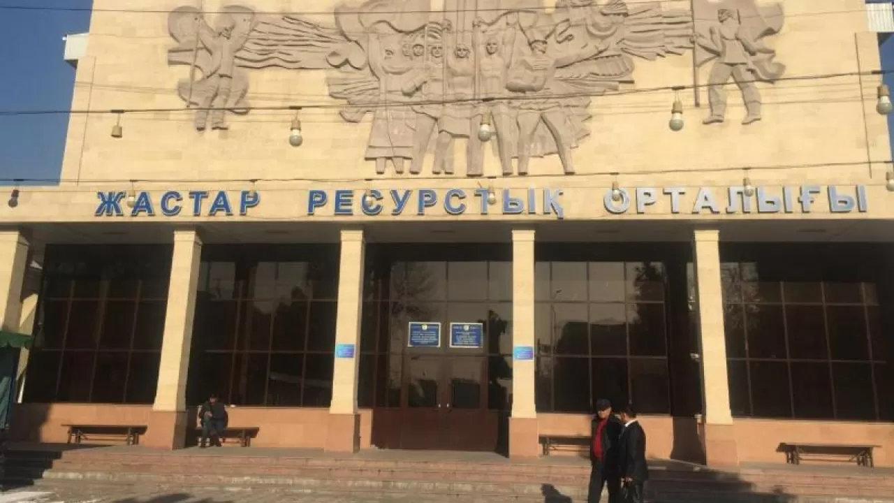 Шымкенттік шенеунік "лайк" баспаған қызметкерлерді жазалаған