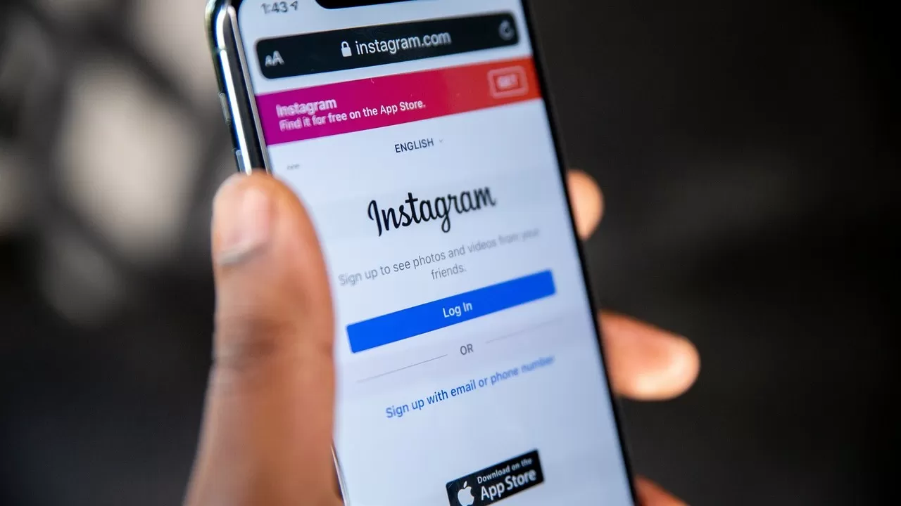 Путин подписал закон о запрете рекламы в Instagram и Facebook